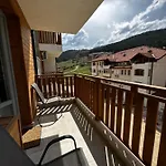 ниа Apartment *