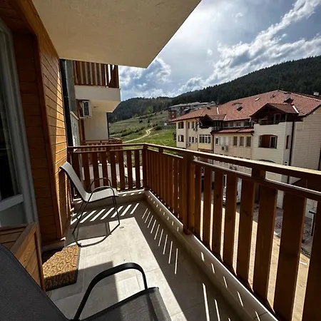 ниа Apartment *